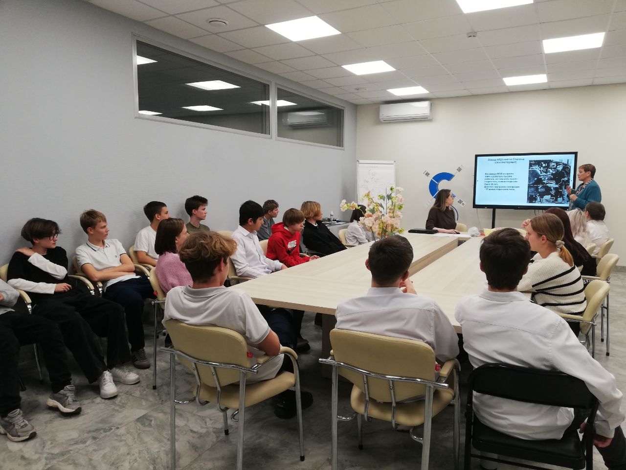 Занятия в промышленной мастерской Занятия в промышленной мастерской